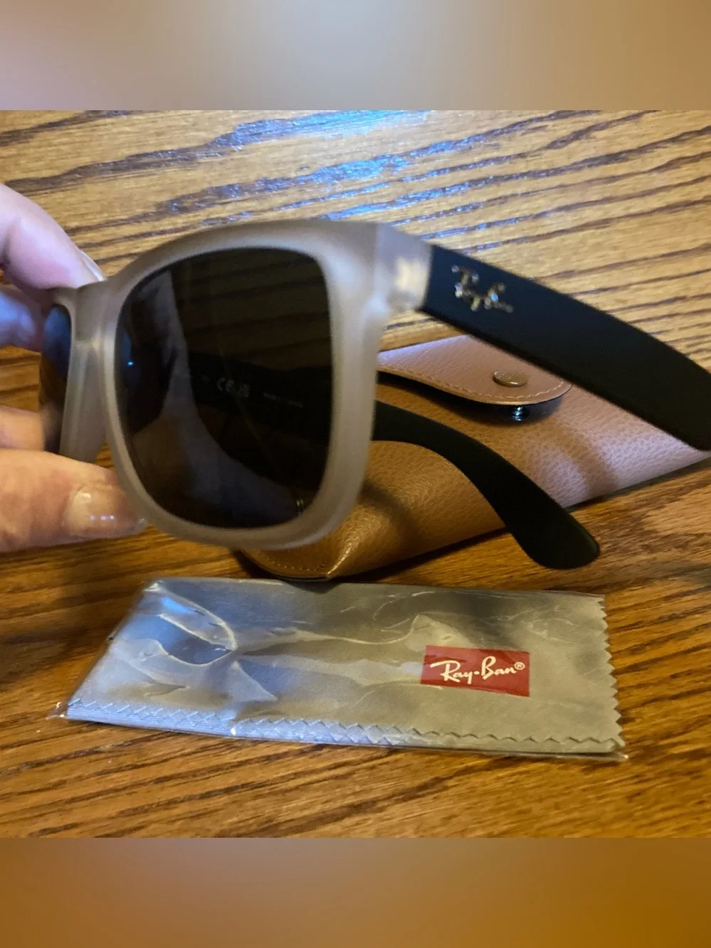 Ray Bans RB4165 Justin 6512/87 Gray/Black Lightly Used